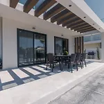 Villa Infinity Theo