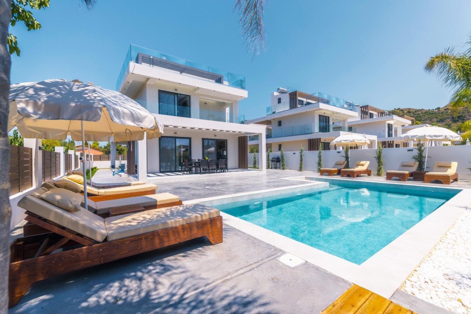 Infinity Theo Villa